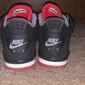 Jordan Retro 4 (breds)
